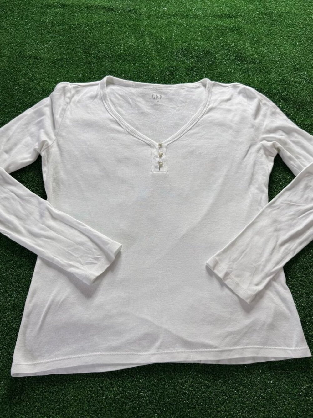 GAP Women's Henley Top White Long Sleeve V-Neck Button Ribbed Shirt Size M Y2K